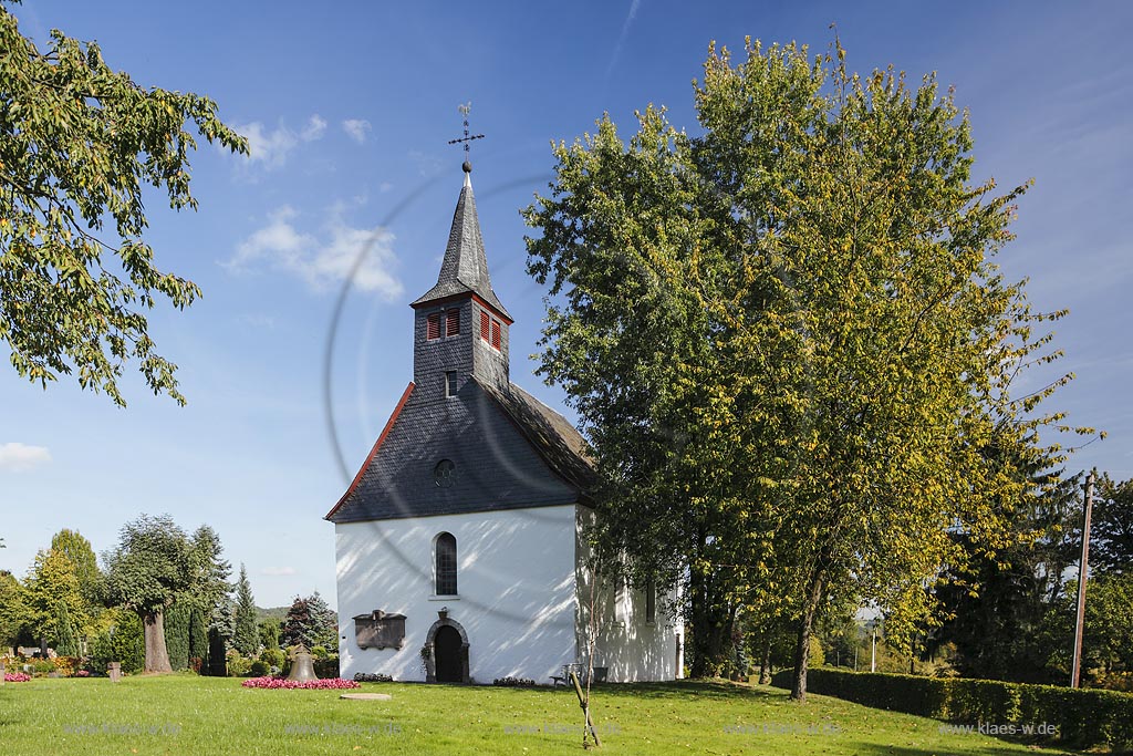 Solingen Ohligs Aufderhoehe, die Kapelle der Evangelischen Kirchengemeinde St. Reinoldi Rupelrath ist das zweitaelteste erhaltene Gebaeude in Solingen; Solingen Ohligs Aufderhoehe, St. Reinoldi chapel in village Rupelrath is the second oldest extant building of Solingen.