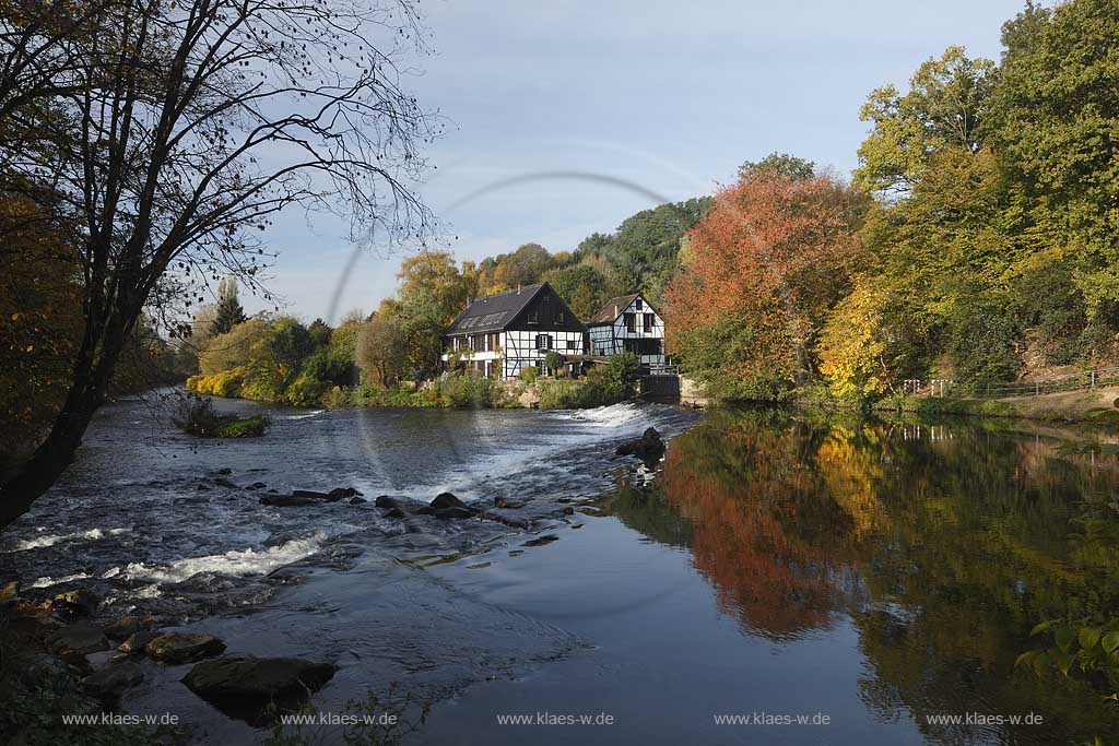 Solingen Wipperau, der Wipperkotten,Fachwerk Doppelkotten mit Wupper in Herbstlandschaft; Solingen Wipperaue,Wipperkotten, framework doublemill with Wupper river in autum landscape