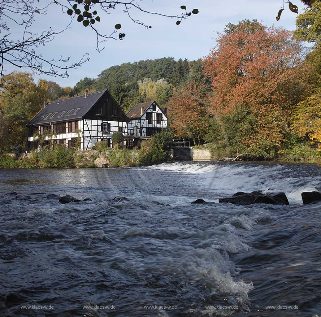 Solingen Wipperau, der Wipperkotten,Fachwerk Doppelkotten mit Wupper in Herbstlandschaft; Solingen Wipperaue,Wipperkotten, framework doublemill with Wupper river in autum landscape