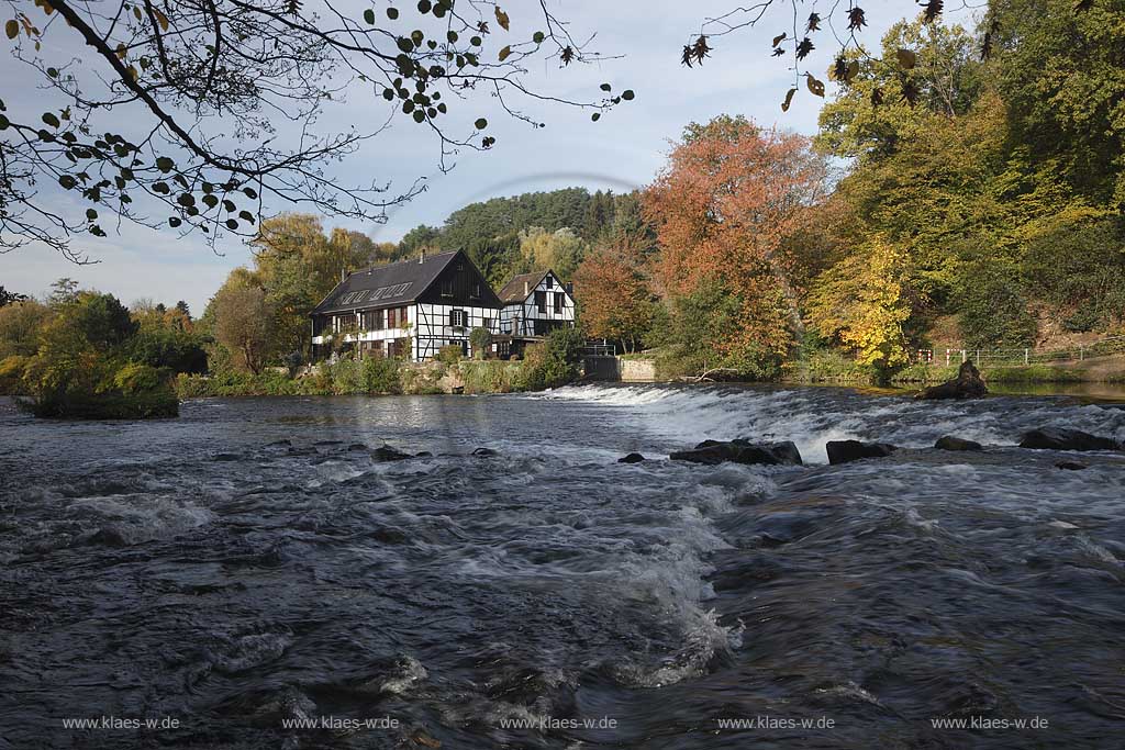 Solingen Wipperau, der Wipperkotten,Fachwerk Doppelkotten mit Wupper in Herbstlandschaft; Solingen Wipperaue,Wipperkotten, framework doublemill with Wupper river in autum landscape