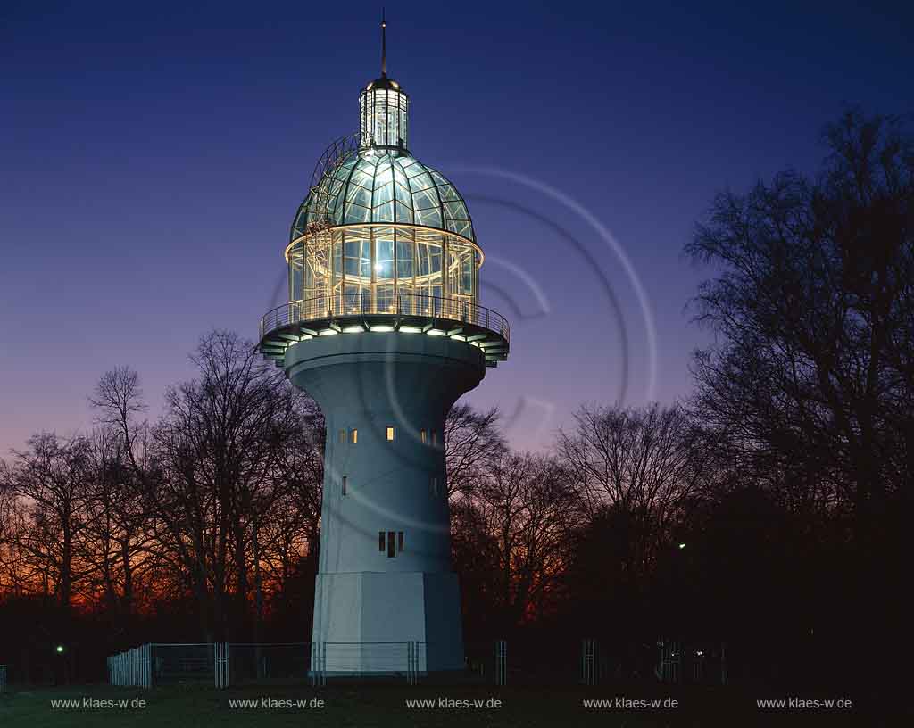 Graefrath, Grfrath, Solingen, Bergisches Land, Blick auf Wasserturm, Lichtturm im Abendlicht