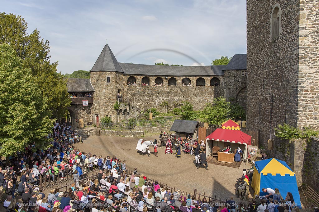 Solingen-Burg, Schloss Burg Ritterspiele, Die Georgsritter e.V., "Die Hexe und der Pferdedieb"; Solingen-Burg, knights festival "Die Georgsritter e.V."