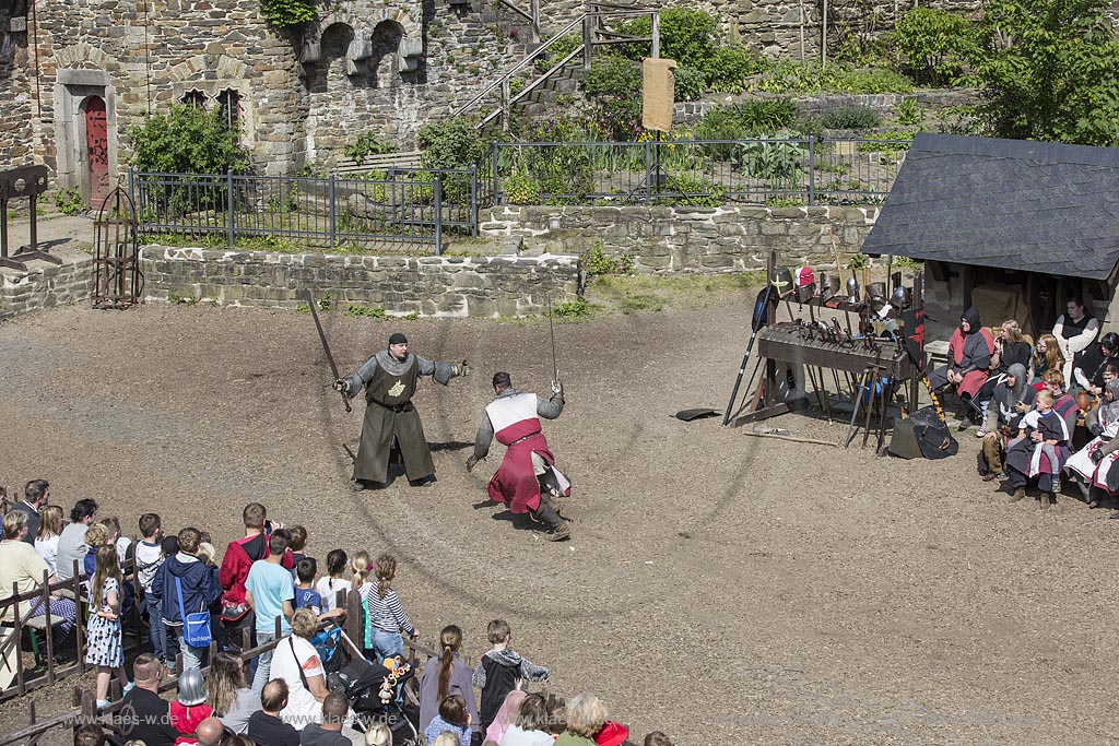 Solingen-Burg, Schloss Burg Ritterspiele, Die Georgsritter e.V., "Die Hexe und der Pferdedieb"; Solingen-Burg, knights festival "Die Georgsritter e.V."