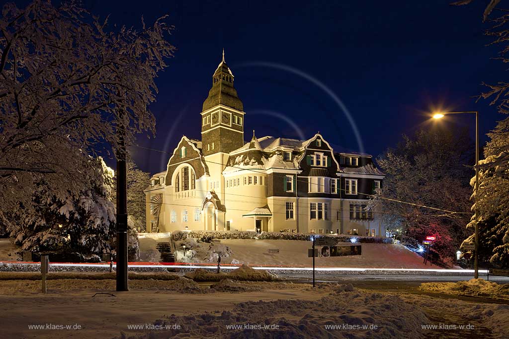 Solingen Garefrath, Museum Baden in Nachtaufnahme illuminiert im Winter, verschneit; Solingen Graefrath, view to museum Baden in night image during winter snow covered