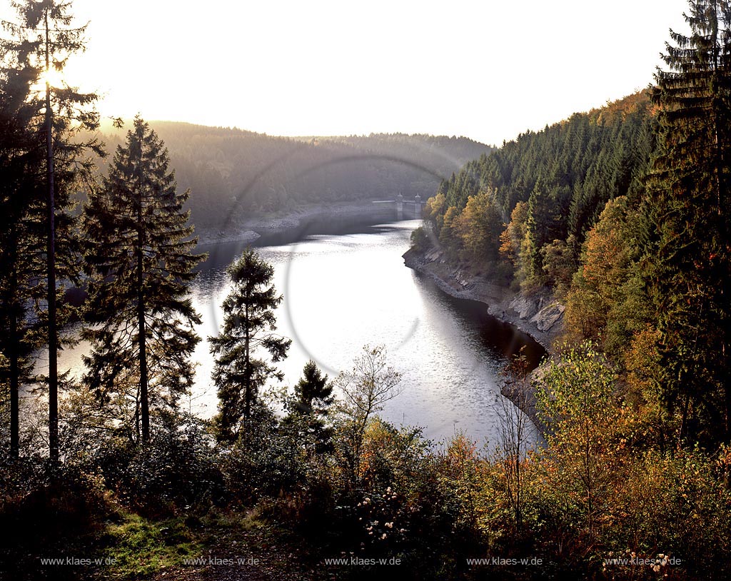 Solingen, Sengbachtalsperre, Hoehrath, Glueder, Blick auf Talsperre in Herbstlandschaft; Solingen, view at Talsperre, autumn