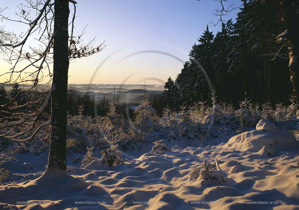 Unnenberg, Gummersbach, Oberbergischer Kreis, Bergisches Land, Regierungsbezirk Kln, Blick auf Unnenberg bei Morgenstimmung in Schneelandschaft, Winterlandschaft