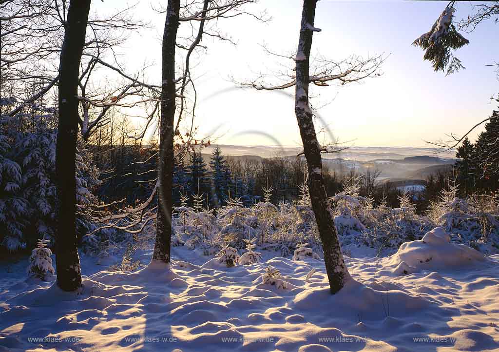 Unnenberg, Gummersbach, Oberbergischer Kreis, Bergisches Land, Regierungsbezirk Kln, Blick auf Unnenberg bei Morgenstimmung in Schneelandschaft, Winterlandschaft