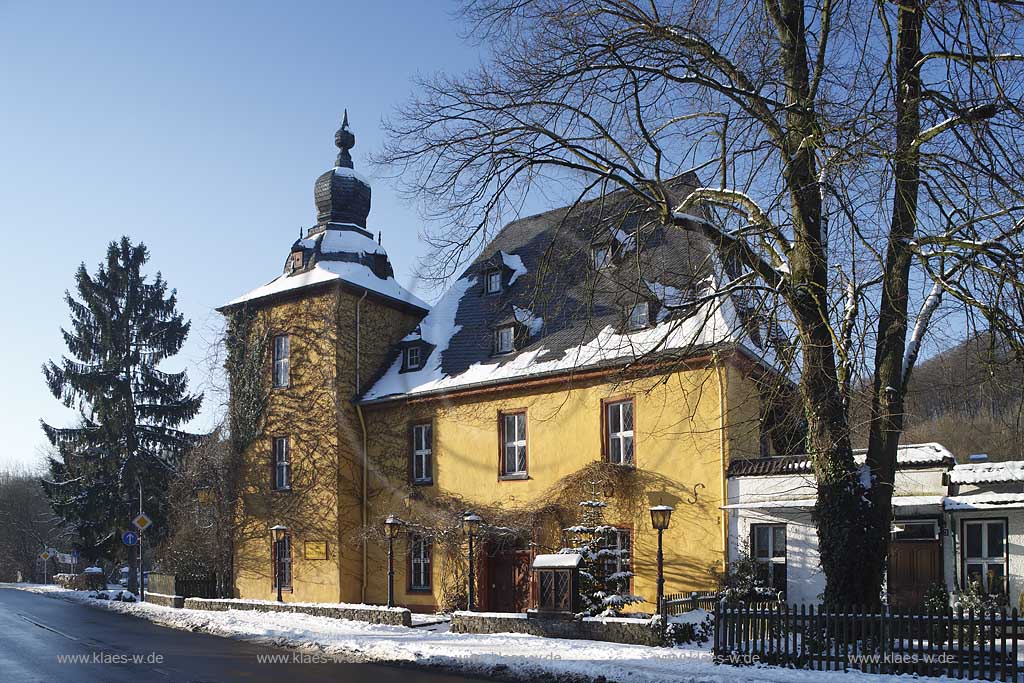 Bergisch Gladbach Herrenstrunden Burg Zweiffel im Winter errichtert von der Koelner Patrizierfamilie Zweiffel; Castle Zweiffel was grounded from the Cologne patrician family Zweiffel