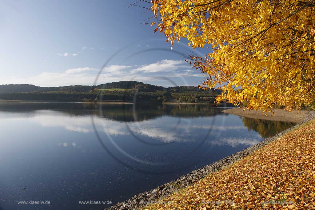 Groe Dhnn Talsperre Grosse Dhuenn Rheinisch Bergischer Kreis im Herbst