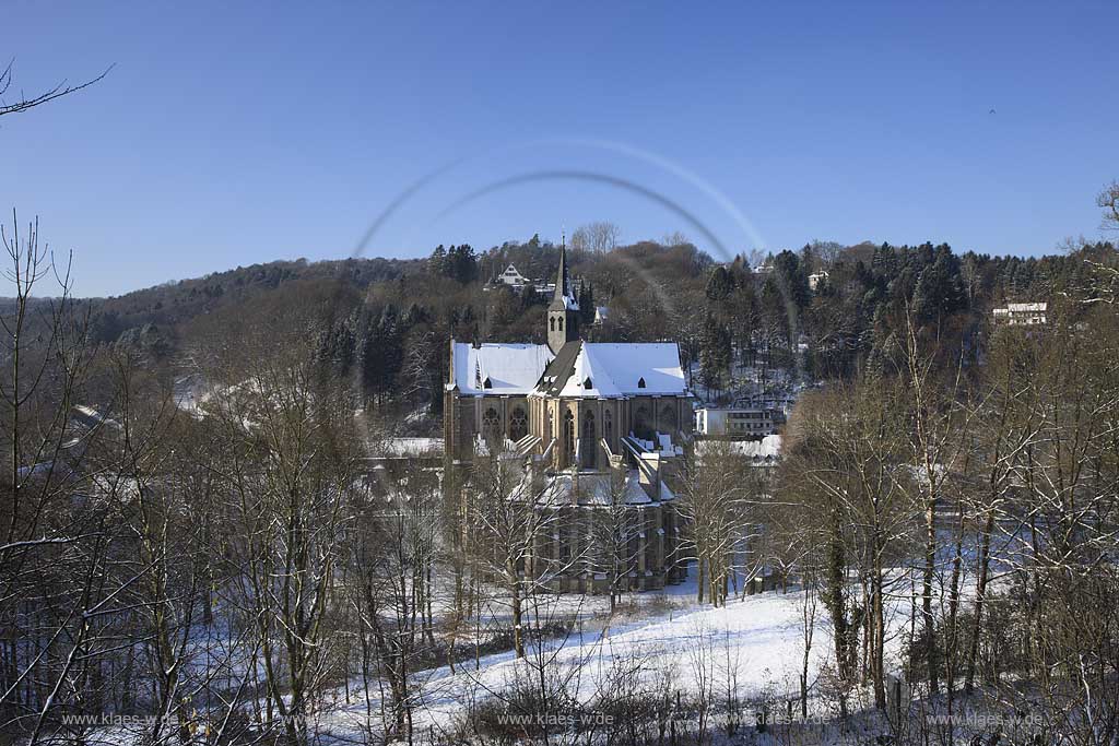 Odenthal Altenberg der Altenberger dom in verschneiter Winterlandschaft. Altenberg cathrdral in snow-covered landscape