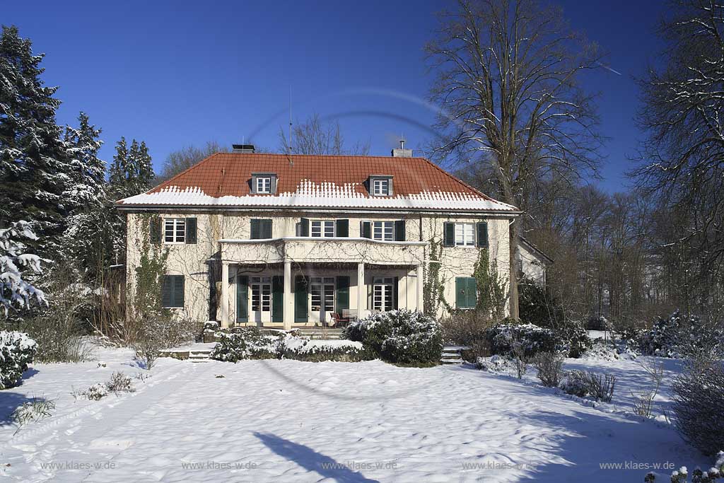 Overath Gut Eichthal in verschneiter Winterlandschaft; Estade Eichholz in snow-covered landscape