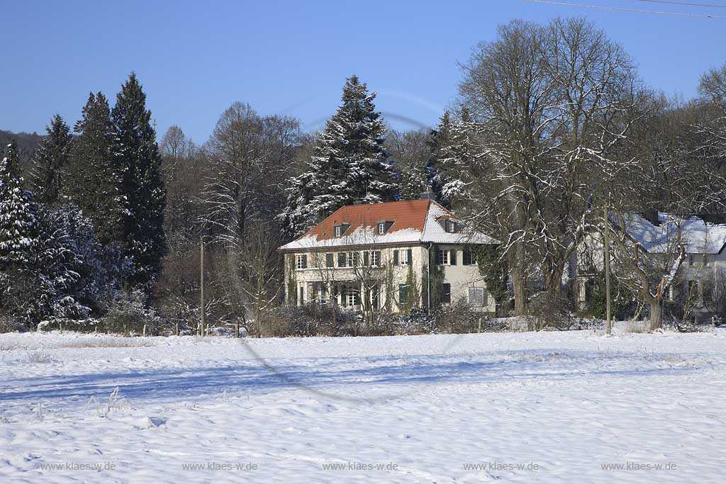 Overath Gut Eichthal in verschneiter Winterlandschaft; Estade Eichholz in snow-covered landscape