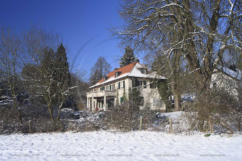 Overath Gut Eichthal in verschneiter Winterlandschaft; Estade Eichholz in snow-covered landscape