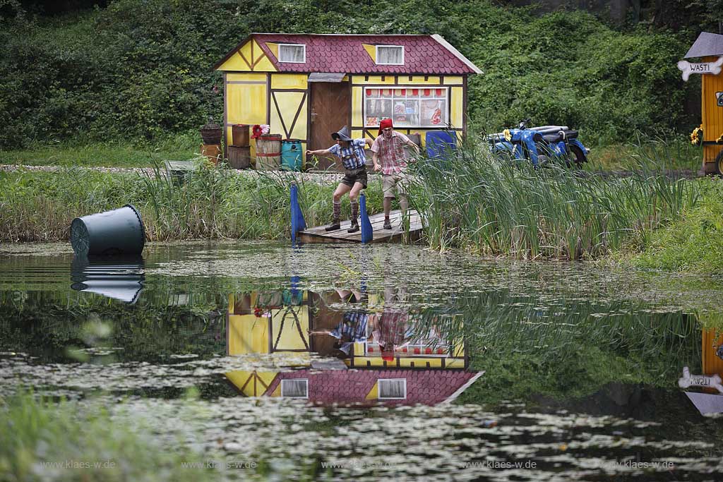 Blick auf Spielszene des Stck, Stueck der Raeuber, Ruber Hotzenplotz auf der Freilichtbhne, Freilichtbuehne in Ratingen am Blauen See