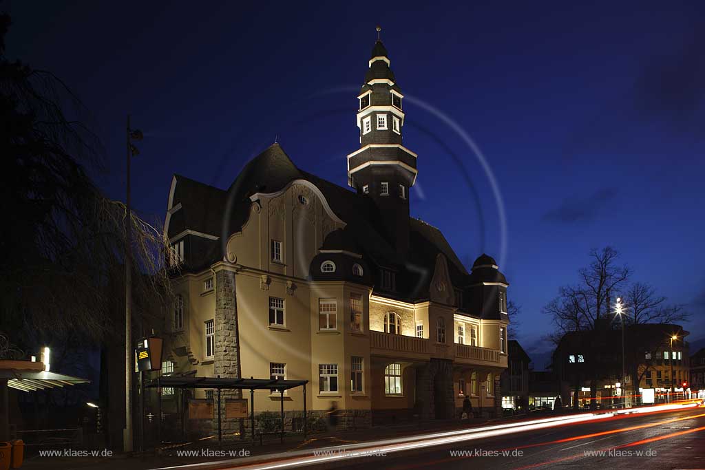Remscheid-Lttringhausen Luettringhausen historisches Rathaus in nachtlicher Beleuchtung; historic al guildhall of Luettringhausen in nightlight illumination