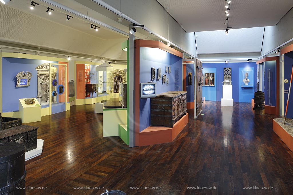 Velbert, Deutsches Schloss- und Beschlaegemuseum, Innenansicht; Wuppertal Velbert, mueseum Deutsches Schloss- und Beschlaegemuseum, interior view.