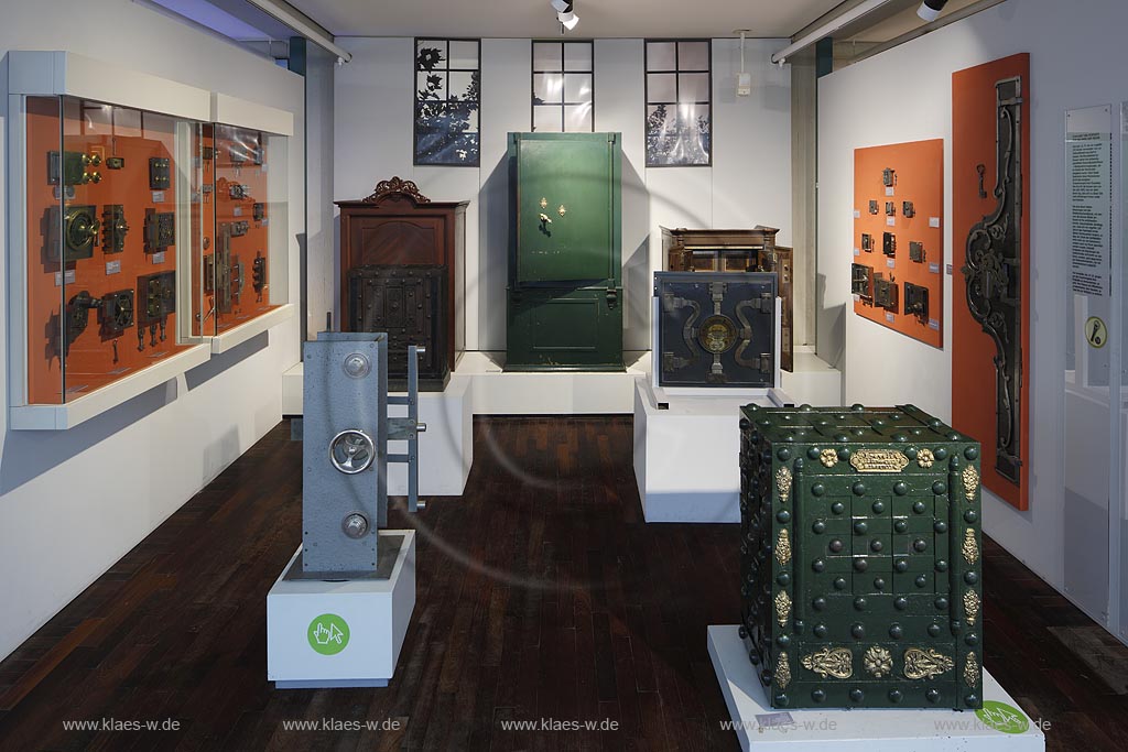 Velbert, Deutsches Schloss- und Beschlaegemuseum, Innenansicht; Wuppertal Velbert, mueseum Deutsches Schloss- und Beschlaegemuseum, interior view.