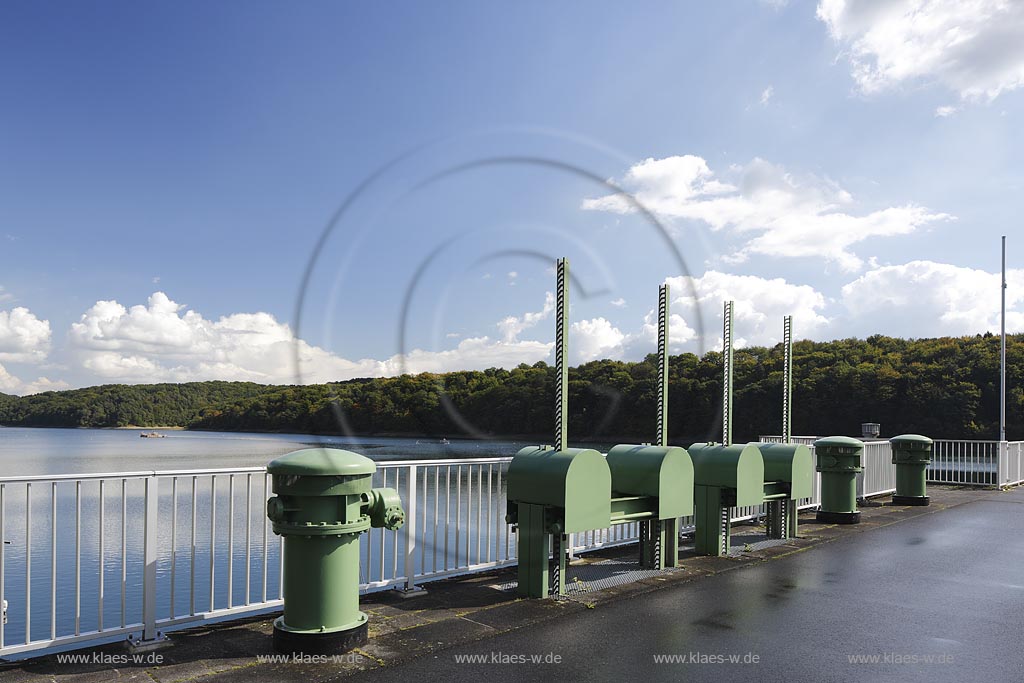 Siegburg-Seligenthal, Wahnbachtalsperre, Staudamm mit Absperrschieber; Siegburg-Seligenthal,view to the Wahnbacbarrage.