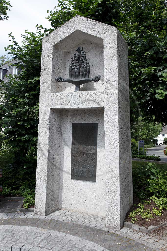 Waldbroel, Zuccalmaglio Denkmal aus Stein, Anton Wilhelm Florentin von Zuccalmaglio war ein deutscher Heimatschriftsteller und Volksliedforscher, Dichtermusiker und Komponist, historical monument of  Zuccalmaglio