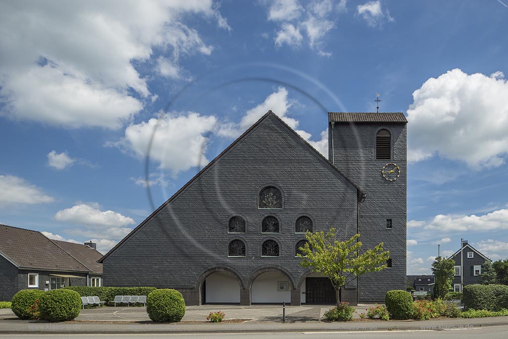 katholische St. Apollinaris Kirche in Wermelskirchen, Dabringhausen-Grunewald