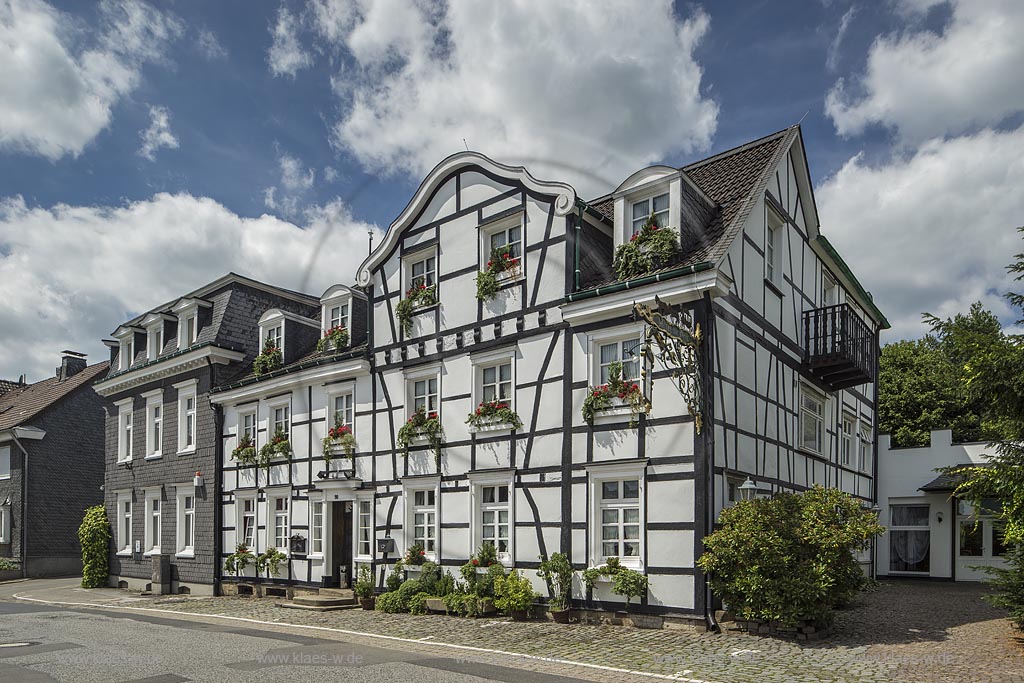 Das ehemalige Wohnhaus in Wermelskirchen-Dabringhausen, das heute das "Hotel Zur Post" beherbergt, stammt aus Jahr 1749.