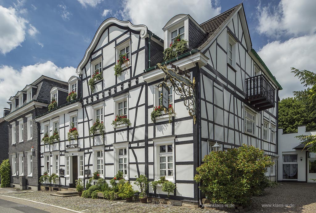 Das ehemalige Wohnhaus in Wermelskirchen-Dabringhausen, das heute das "Hotel Zur Post" beherbergt, stammt aus Jahr 1749.