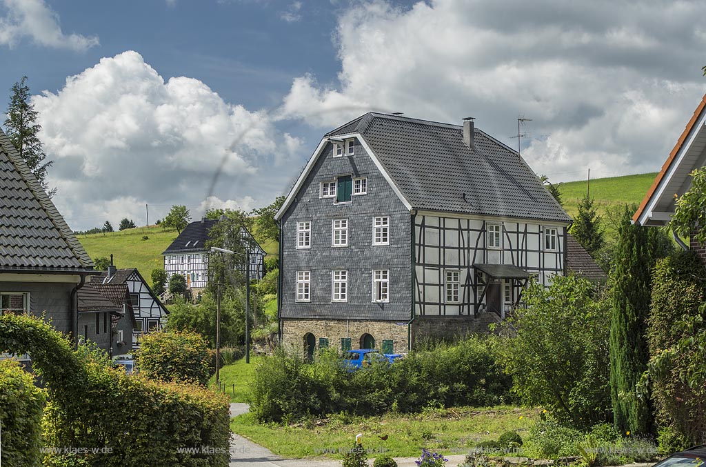 Wermelskirchen-Dhuenn, Hofschaft Staelsmuehle, Fachwerkhaus.