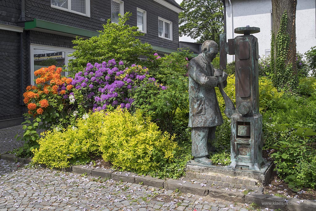 Wermelskirchen, Denkmal zur Erinnerung an die Schefte und Schuhindustrie Wermelskirchen 1860-1970; Wermelskirchen, memorial for shoe industiy Wermelskirchen1830-1970.