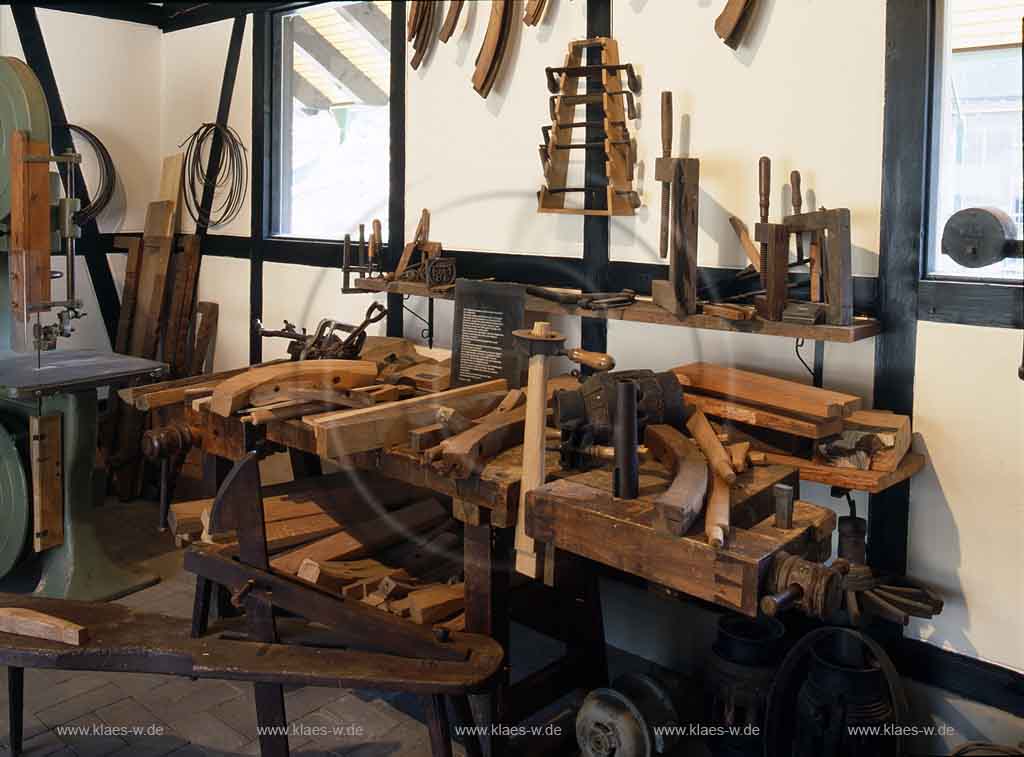 Wiehl, Oberbergischer Kreis, Bergisches Land, Regierungsbezirk Kln, Blick in Museum Achse, Rad und Wagen, Blick auf Werkstatt 