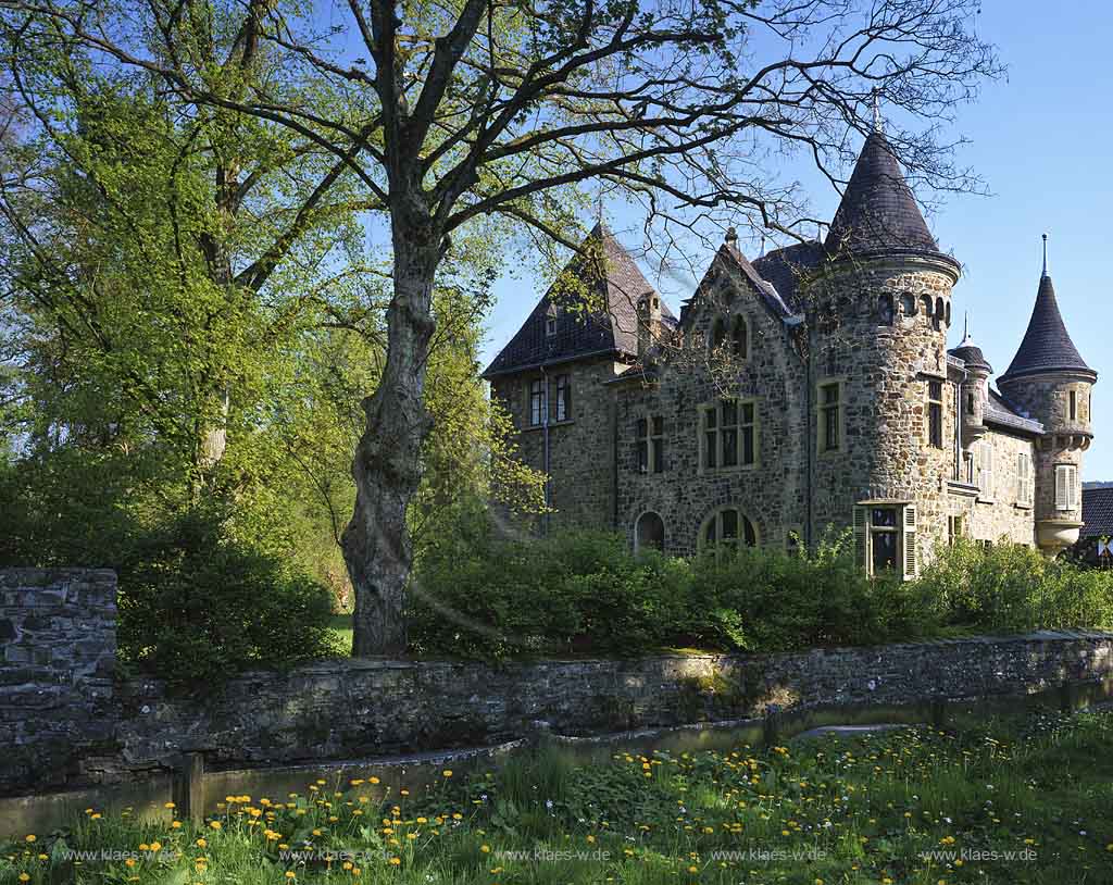 Dattenfeld, Windeck, Rhein-Sieg-Kreis, Blick auf Burg Dattenfeld im Frhling, Fruehling