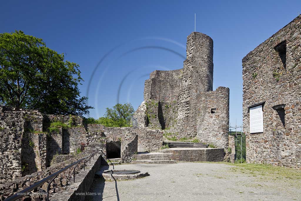 Windeck Alt Altwindeck, Blick auf die Aussenmauern der burgruine Windeck; view to the wall of the ruin of castle Windek