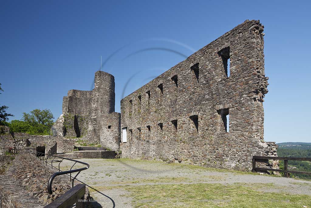 Windeck Alt Altwindeck, Blick auf die Aussenmauern der burgruine Windeck; view to the wall of the ruin of castle Windek