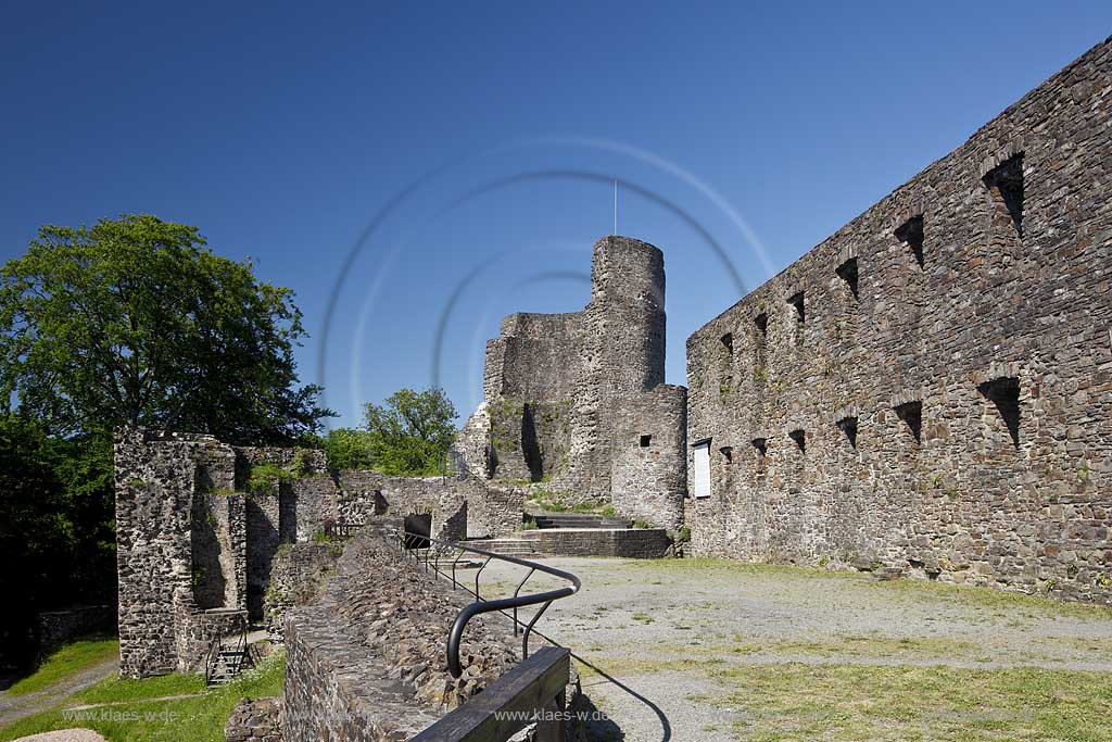 Windeck Alt Altwindeck, Blick auf die Aussenmauern der burgruine Windeck; view to the wall of the ruin of castle Windek