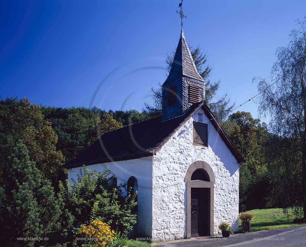 Vordermhle, Vordermuehle, Agathaberg, Wipperfrth, Wipperfuerth, Oberbergischer Kreis, Bergisches Land, Regierungsbezirk Kln, Blick auf Kapelle in Sommerlandschaft  