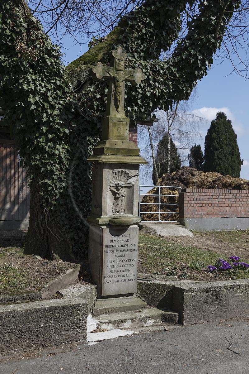 Wipperfuerth Hamboecken, Flurkreuz anno 1743; Wipperfuerth Hamboecken, wayside cross anno 1743.