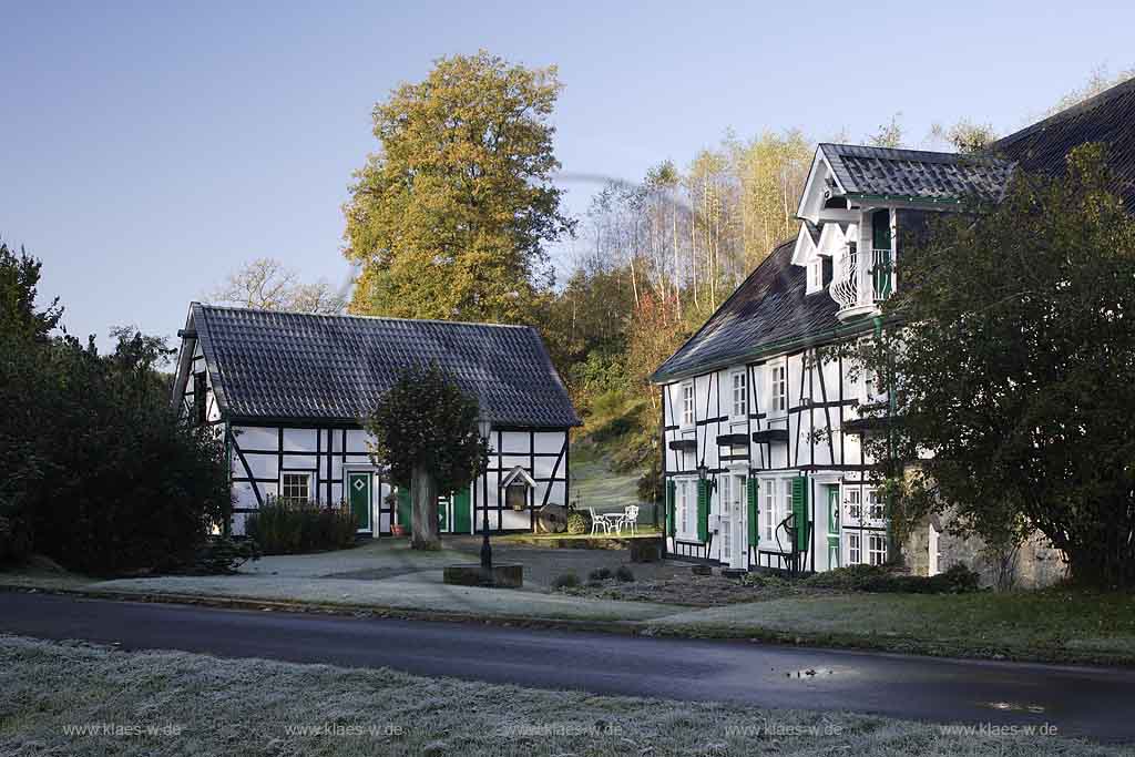 Wipperfuerth, Wipperfrth, Oberbergischer Kreis, Bergisches Land, Regierungsbezirk Kln, Blick auf Joergensmuehle, Jrgensmhle, Fachwerkhaus in Raureifstimmung