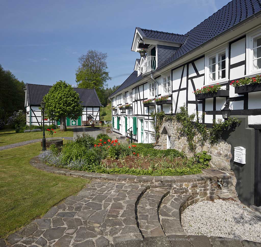 wipperfuerth joergensmuehle, restauriertes Fachwerkhaus historische Wassermuehle mit Scheune, Weg und Treppe aus Natursteinplatten mit Garten, Blumenbeet; Wipperfuerth-Joergensmuhle half timbered house, historical water mill