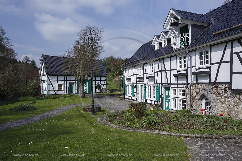 Wipperfuerth Joergensmuehle, Fachwerkhaus in Joergensmuehle; Wipperfuert Joergensmuehle, frame house in Joergensmuehle.