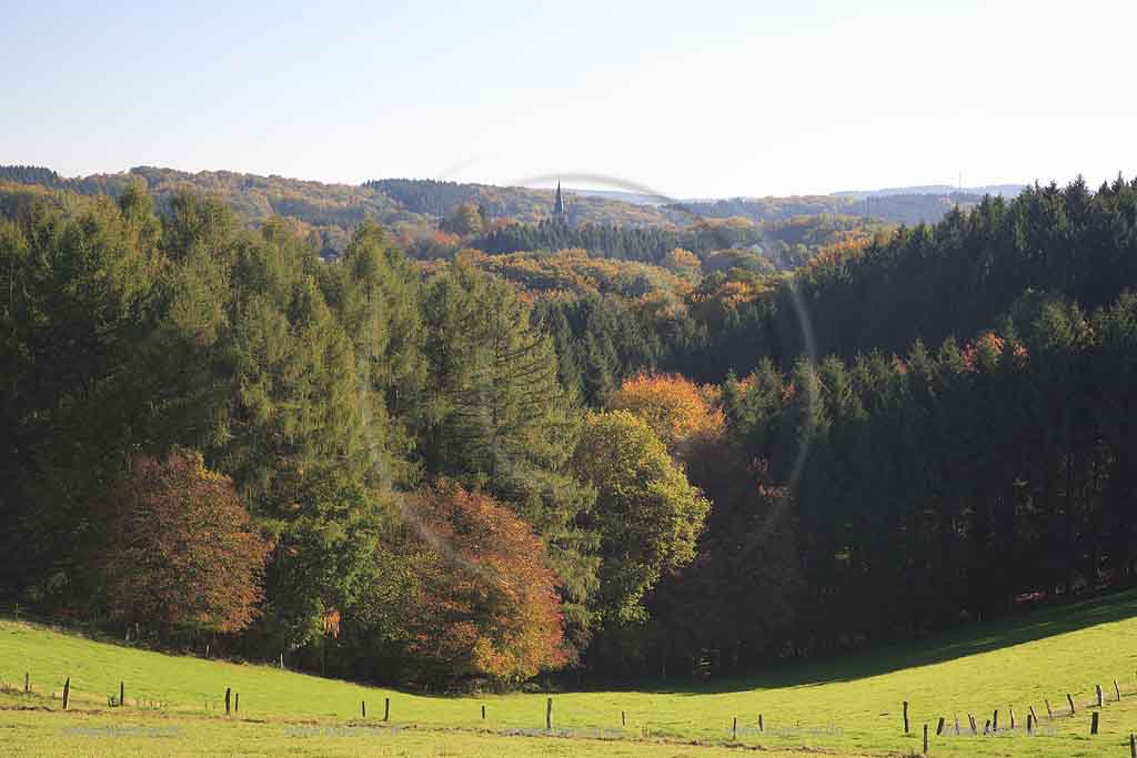 Thier, Wipperfuerth, Wipperfrth, Oberbergischer Kreis, Bergisches Land, Regierungsbezirk Kln, Blick auf Herbstlandschaft