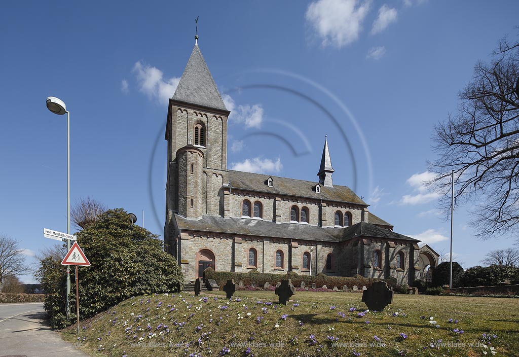 Wipperfuerth Wipperfeld, katholische Kirche St. Clemens, Aussenansicht; Wipperfuerth Wipperfeld, catholic church St. Clemens, exterior view.