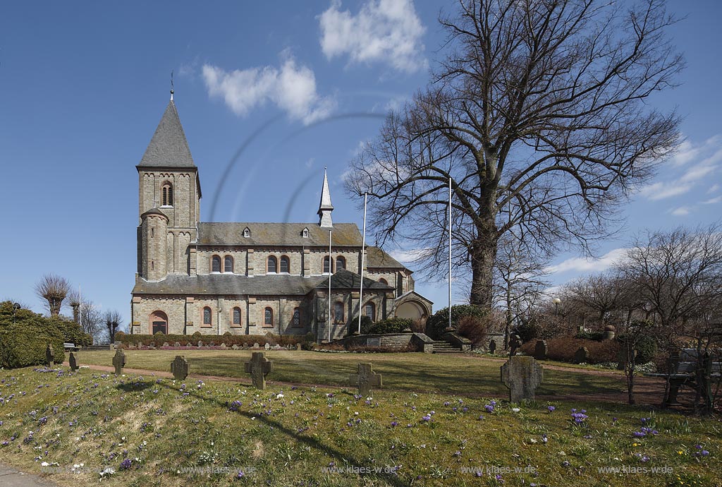 Wipperfuerth Wipperfeld, katholische Kirche St. Clemens, Aussenansicht; Wipperfuerth Wipperfeld, catholic church St. Clemens, exterior view.