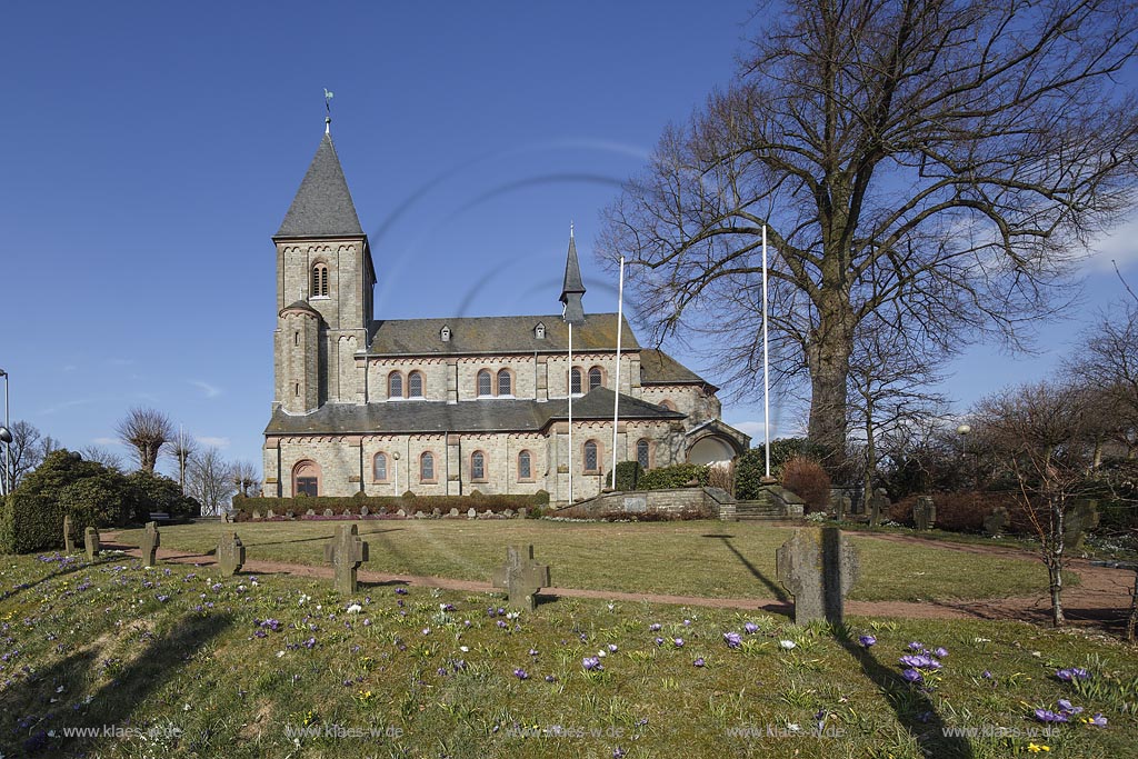 Wipperfuerth Wipperfeld, katholische Kirche St. Clemens, Aussenansicht; Wipperfuerth Wipperfeld, catholic church St. Clemens, exterior view.