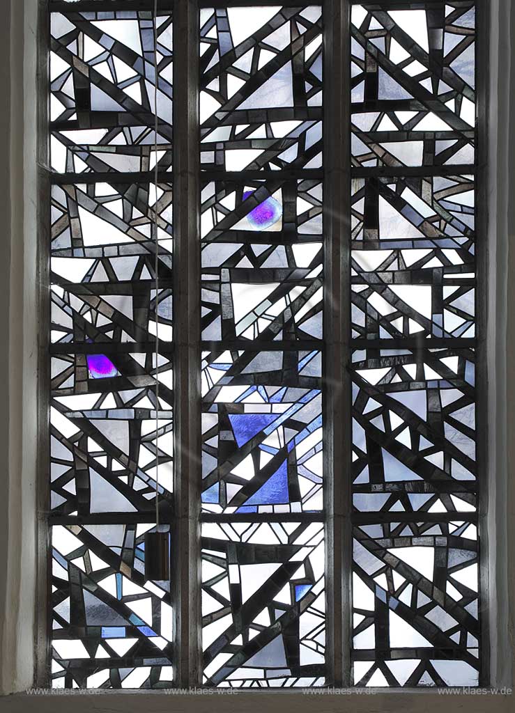 Wuelfrath  evangelische Stadtkirche Kirchenfenster Detail; Wuelfrath evangelic church windows