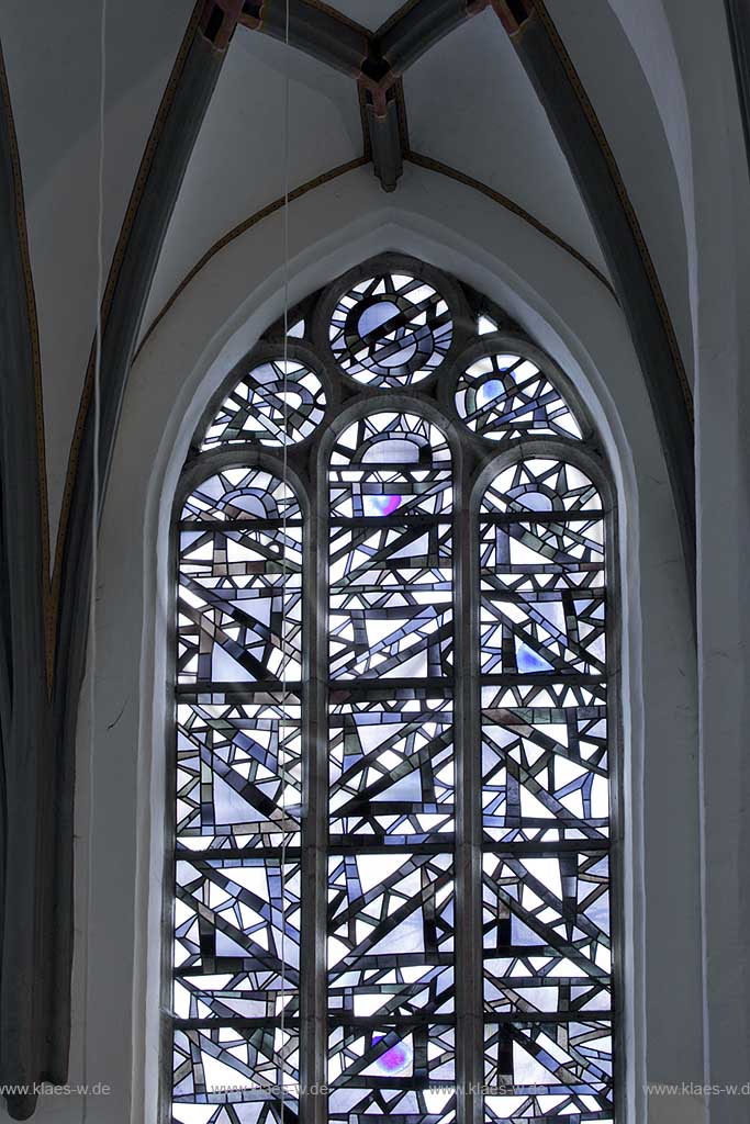 Wuelfrath  evangelische Stadtkirche Kirchenfenster Detail; Wuelfrath evangelic church windows