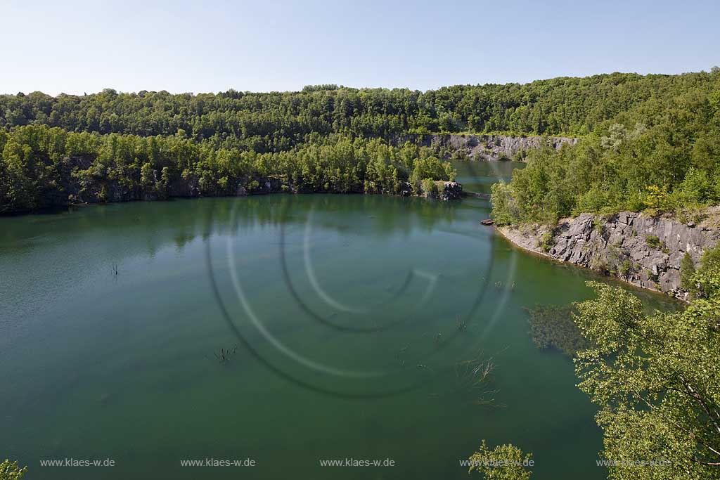 Wuelfrath, Blick auf Kalksee im Kalksteinbruch Schlupkothen; view on a lake of chalk of  the stone quarry Schulpkothen