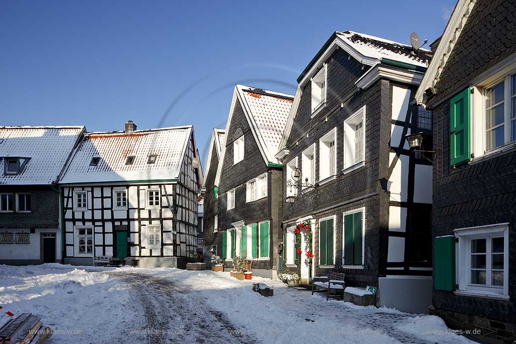 Wuelfrath Kirchplatz; Wuelfrath church square