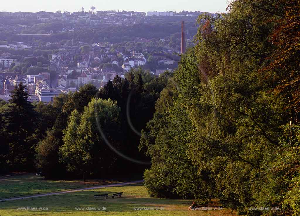 Barmen, Wuppertal, Blick auf Barmer Anlagen, Park, mit Stadtblick im Frhherbst, Fruehherbst