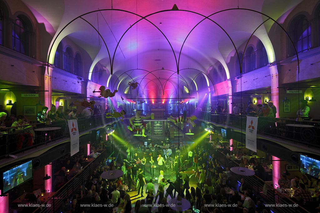Wuppertal Barmen, Brauhaus Party Nacht mit der Wuppertaler Band Plastique; Wuppertaler old brewery house Party night with live band plastique
