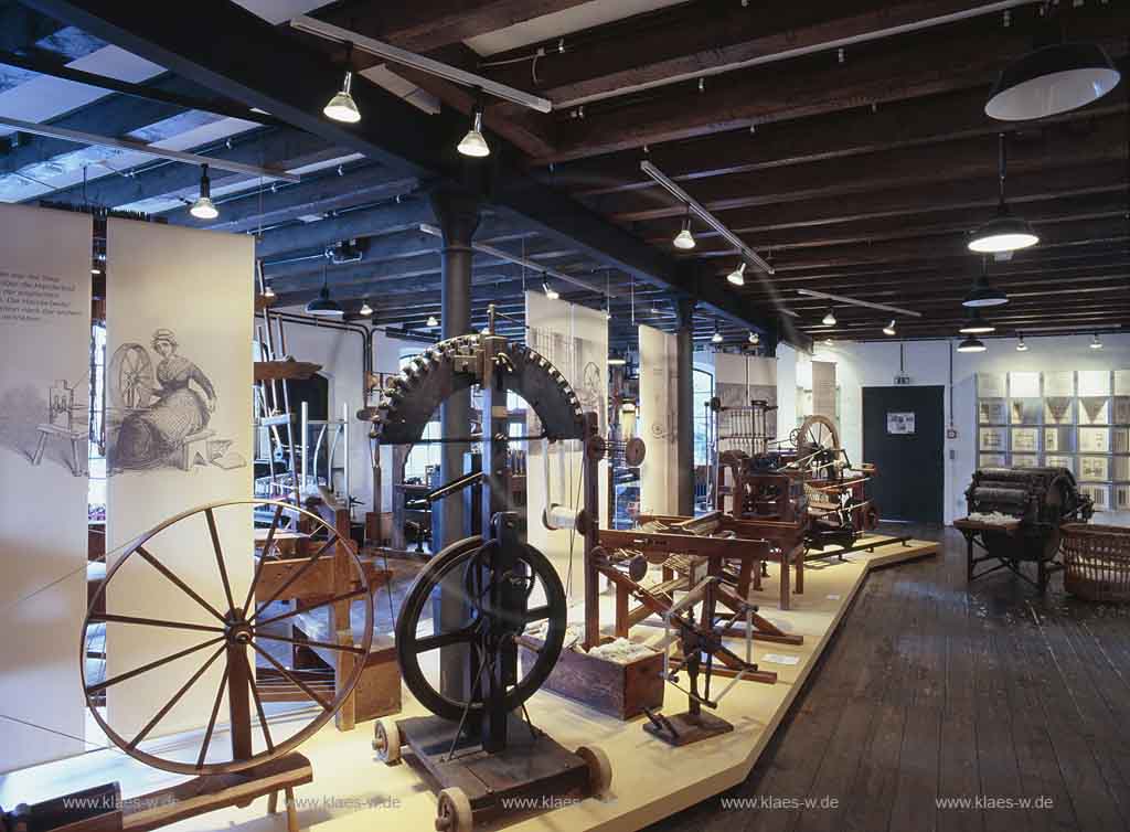 Barmen, Wuppertal, Regierungsbezirk Dsseldorf, Duesseldorf, Historisches Zenteum, Museum fr, fuer Frhindustrialisierung, Fruehindustrialisierung, Blick auf historische Maschinen zur Tuchherstellung