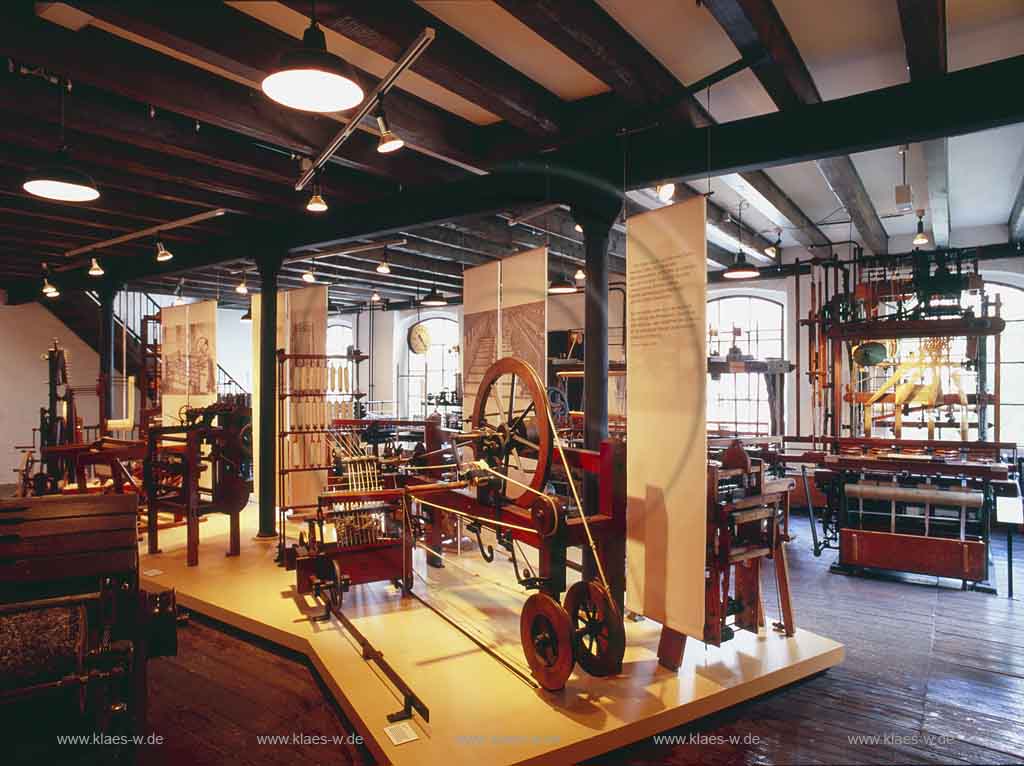 Barmen, Wuppertal, Regierungsbezirk Dsseldorf, Duesseldorf, Historisches Zenteum, Museum fr, fuer Frhindustrialisierung, Fruehindustrialisierung, Blick auf historische Maschinen zur Tuchherstellung
